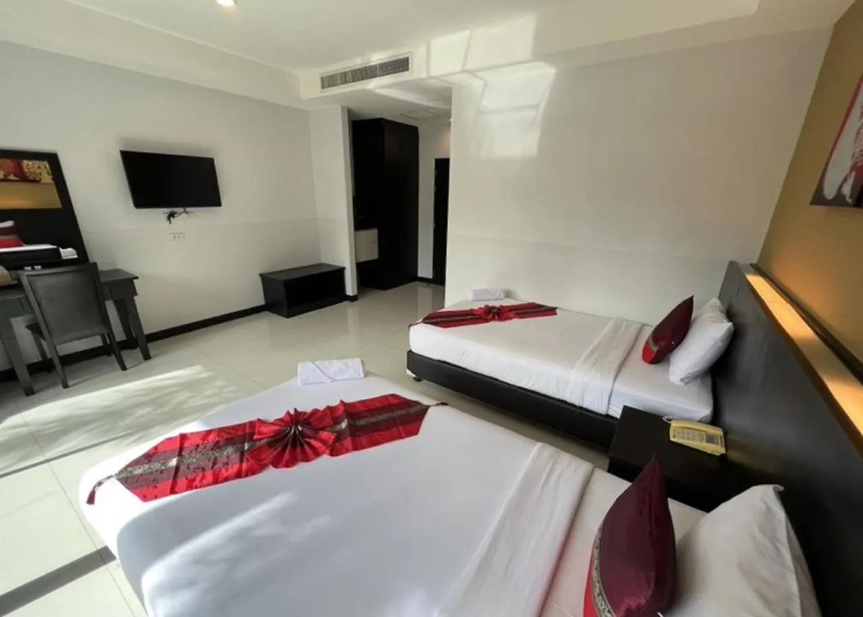 Naiyang Beach Hotel Sha Plus Пхукет 4*,