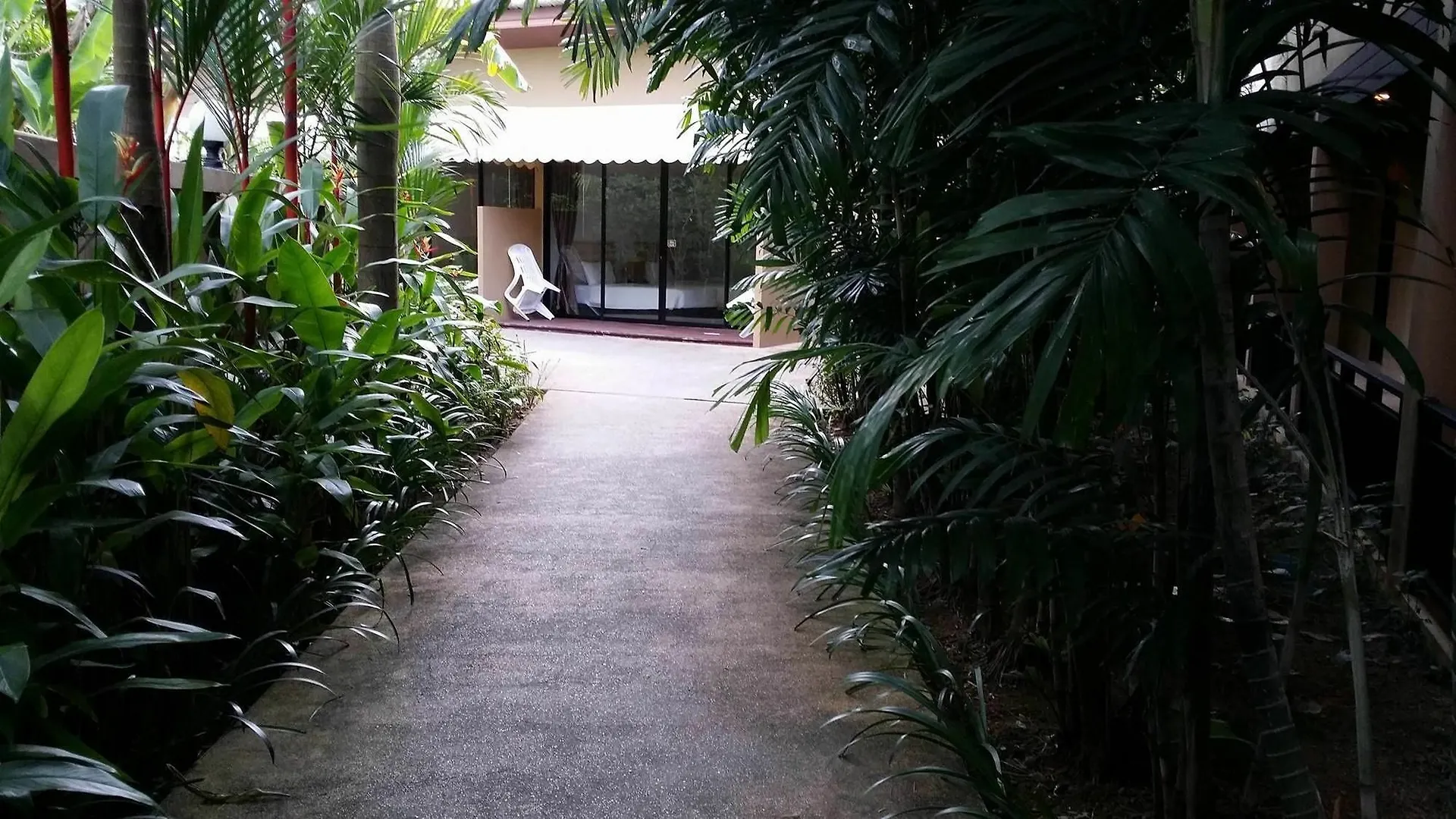 Naiyang Beach Hotel Sha Plus Пхукет
